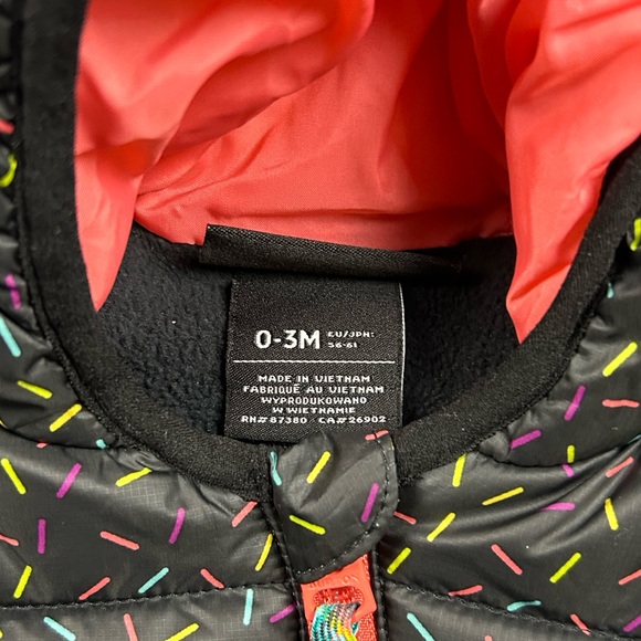 Burton 0-3 Month Snowsuit With Built In Hand And Foot Covers Like New - Picture 4 of 6